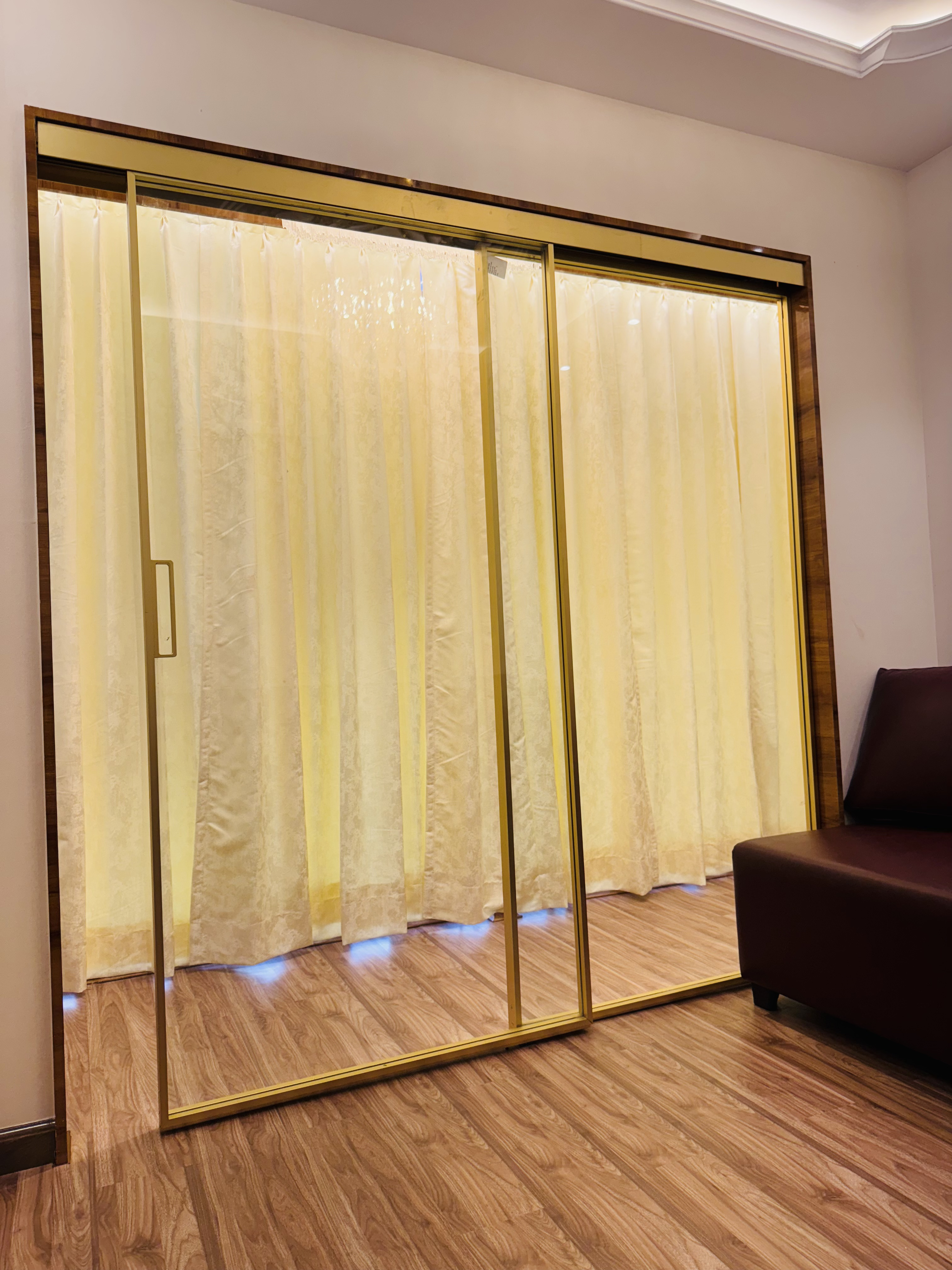 Commercial Container - Modern Interior